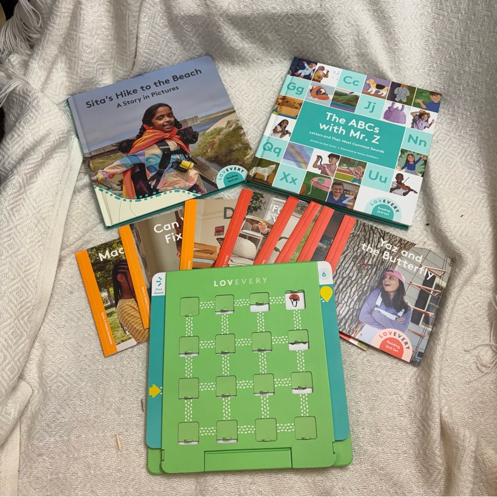 Lovevery Reading Skill Set Bundle 
Part 1 Sounds to reading